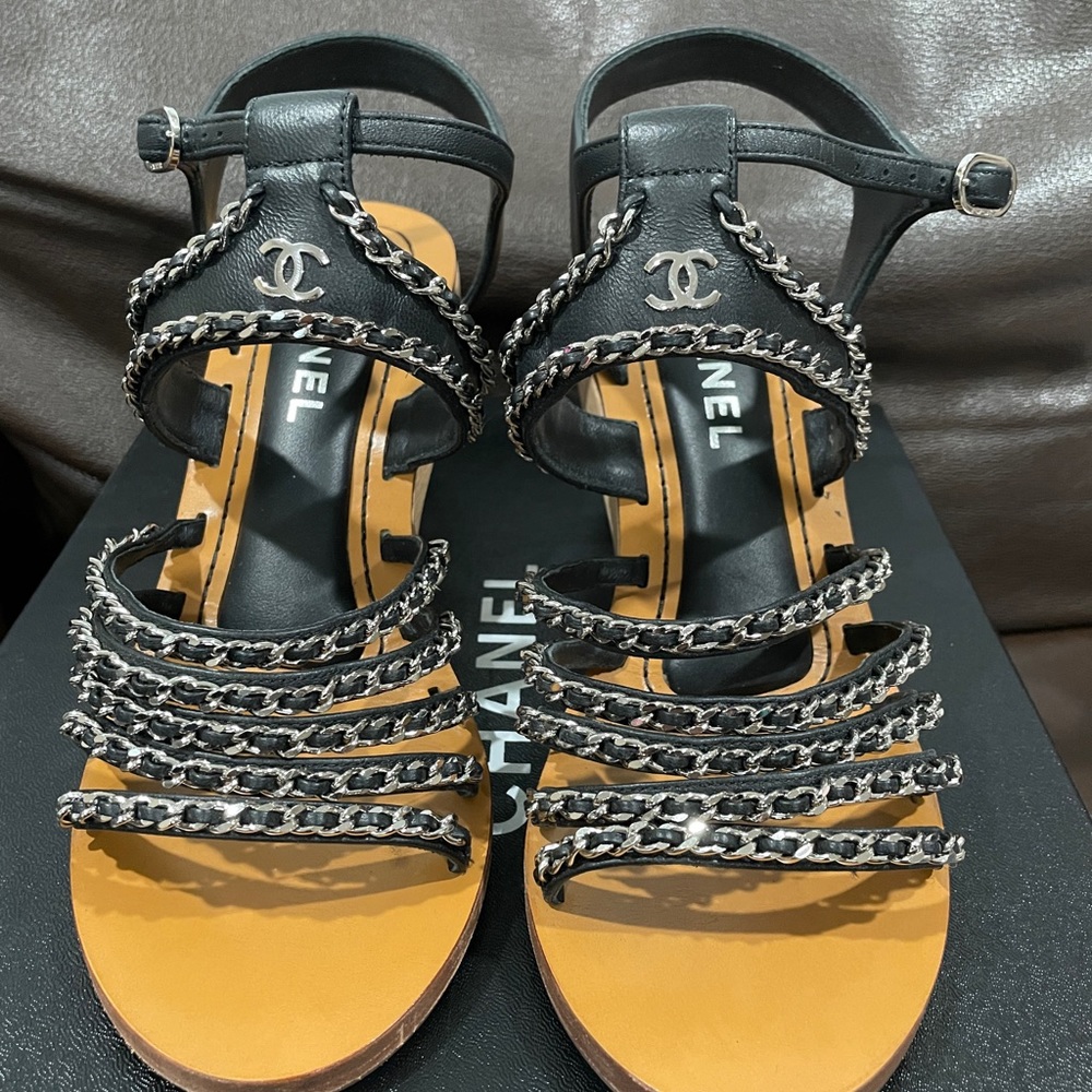 Chanel chain detail wedges - Picture 2 of 6